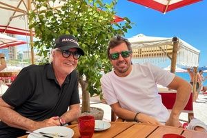 Briatore, sobre Alonso: "No sé si quiere parar en 2026, pero es único"