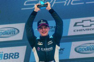 Atuação segura e sem erros na chuva garante primeira vitória de Schotten na Stock Series