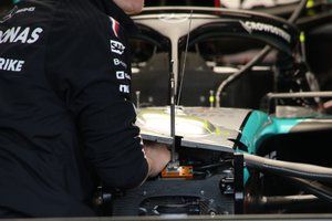 El misterio tras el cambio del panel del morro de Mercedes F1