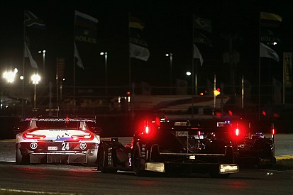 24 Ore di Daytona: troppa acqua in pista, sventola la bandiera rossa con Alonso leader