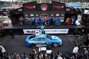NASCAR Martinsville: Hamlin lidera el tr&iacute;o de Toyotas en dominante victoria
