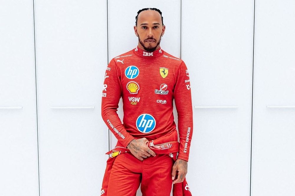 FOTO HAMILTON MACACÃO FERRARI