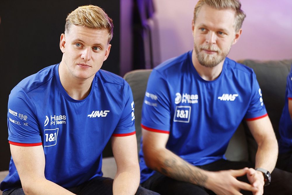 Mick Schumacher, Haas F1 Team, with Kevin Magnussen, Haas F1 Team
