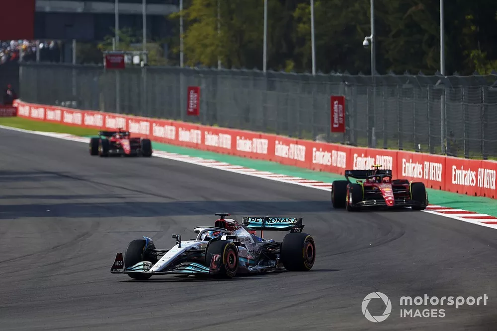 George Russell, Mercedes W13, Carlos Sainz, Ferrari F1-75, Charles Leclerc, Ferrari F1-75