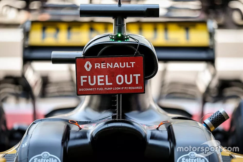 Letrero de Combustible en el coche de Nico Hulkenberg, Renault Sport F1 Team RS17