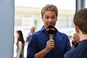 VIDEO: Nico Rosberg felicita a Hamilton por su campeonato