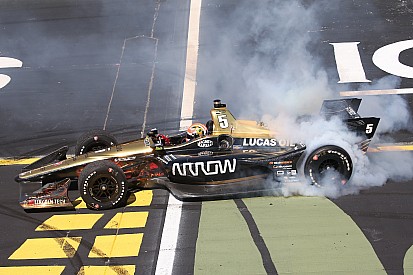 Iowa IndyCar: Hinchcliffe kazandı, Newgarden sorun yaşadı