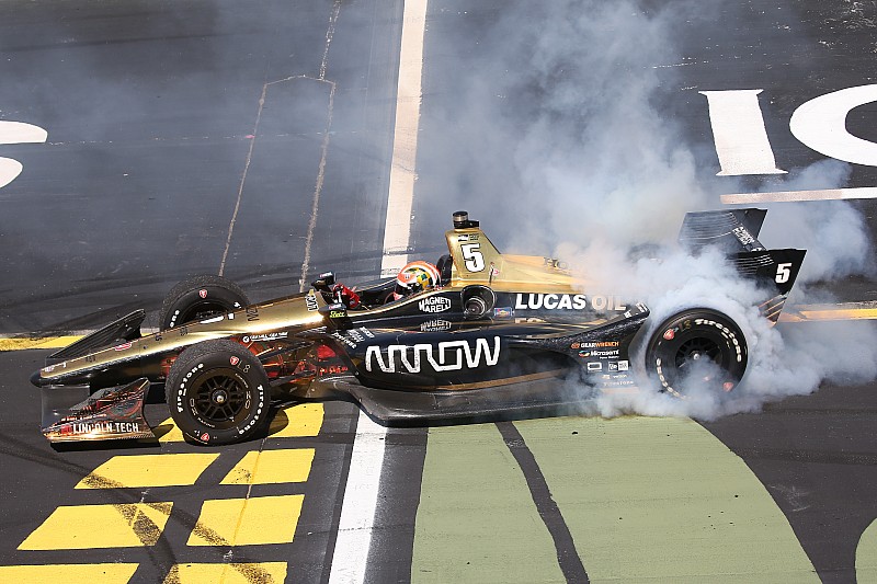 IndyCar Iowa: Hinchcliffe profiteert van blunderende Newgarden