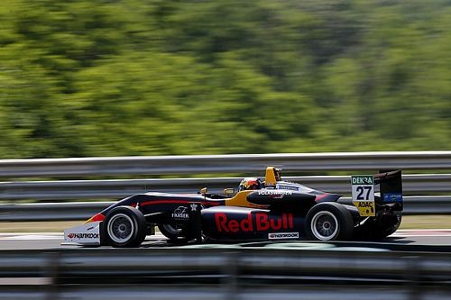 Ticktum gana de principio a fin en Hungría 