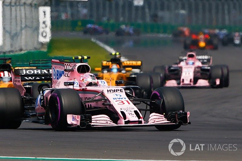 Esteban Ocon, Sahara Force India F1 VJM10, Nico Hulkenberg, Renault Sport F1 Team RS17, Carlos Sainz