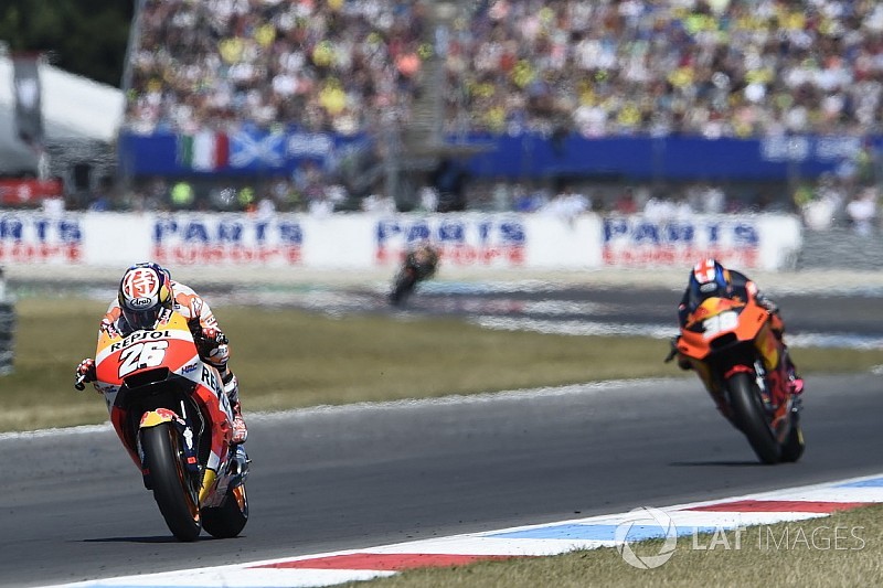 Pedrosa sofre por estar desmotivado, diz Márquez