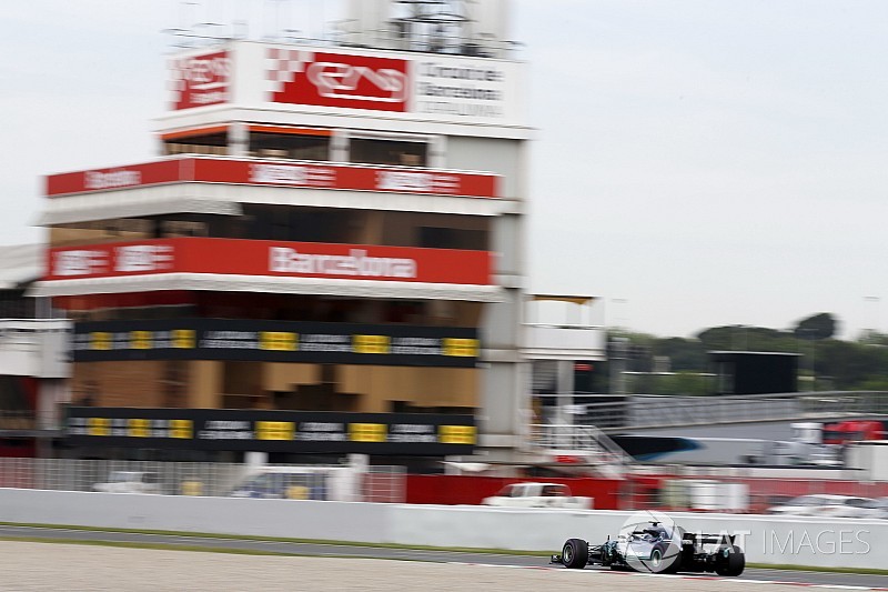 Bottas pone a Mercedes al frente en la segunda mañana de test en Barcelona
