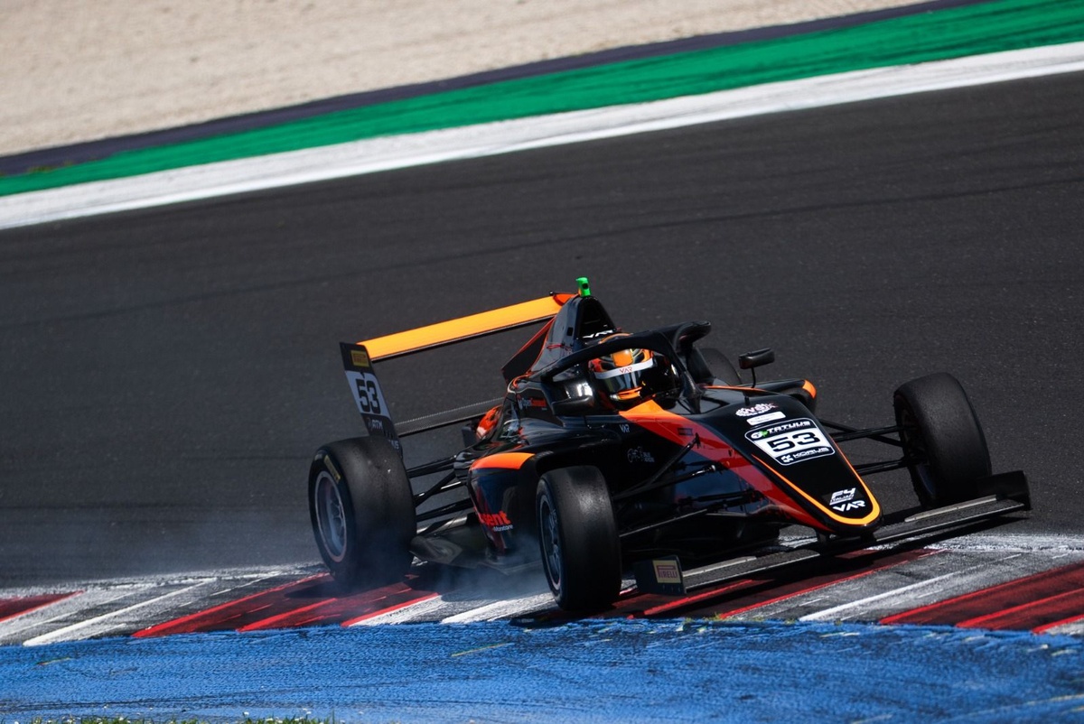Pedro Lima lidera testes da F4 em Misano após férias