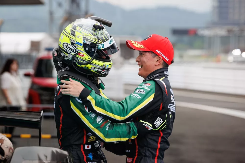 フロントのみ二輪交換が大成功！ 52号車Green Braveが今季初優勝。吉田