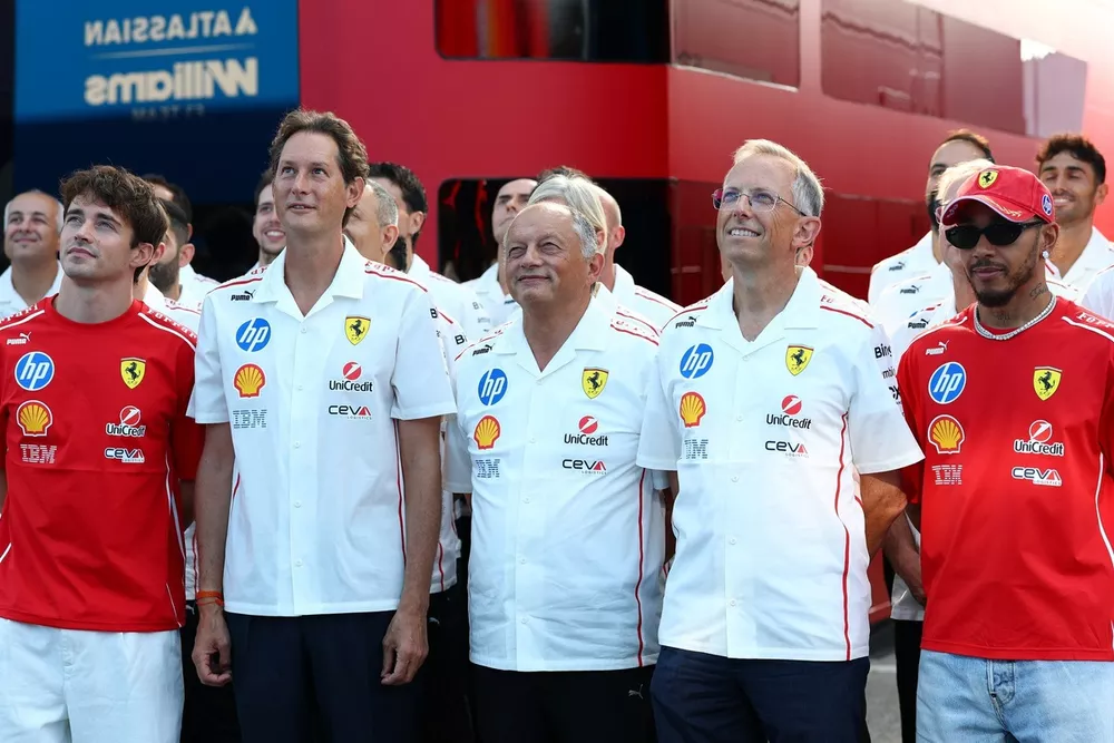 Charles Leclerc, Ferrari, Lewis Hamilton, Ferrari, Frederic Vasseur, Ferrari