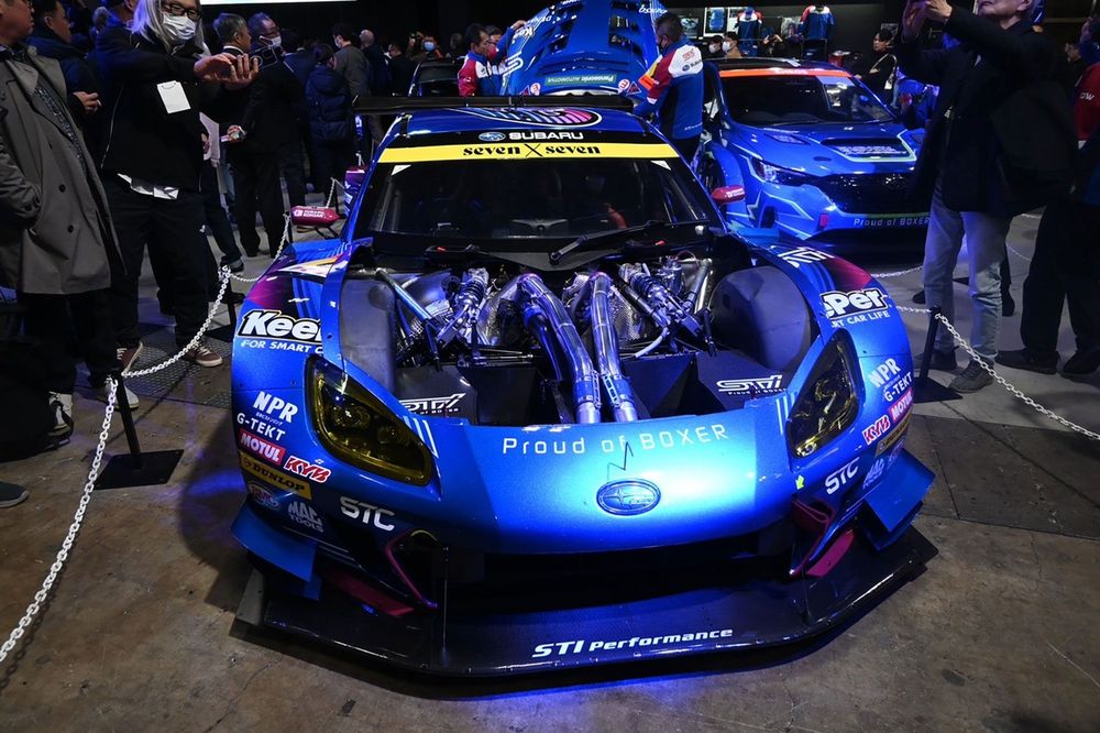 新たなエンジンを搭載したスバルのGT300車両
