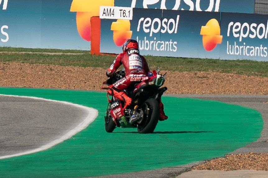 MotoGP | Marquez: "Saltando sul cordolo, la gomma posteriore è esplosa. Il risultato è 0 punti"