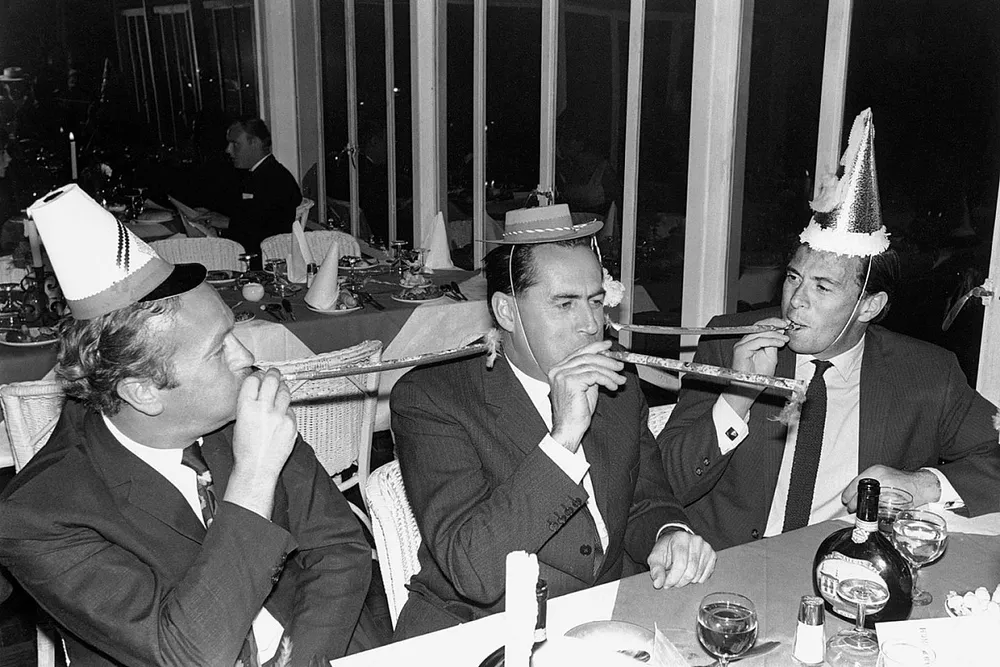 Colin Chapman, Jack Brabham y Jim Clark celebran el A&ntilde;o Nuevo juntos