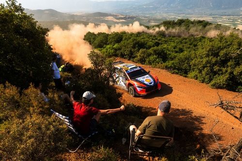 WRC Grecia: Tanak y Ogier lideran un rally que empez&oacute; con retraso