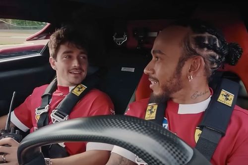 F1: Hamilton e Leclerc se divertem com Ferrari de mais de 22 milhões de reais