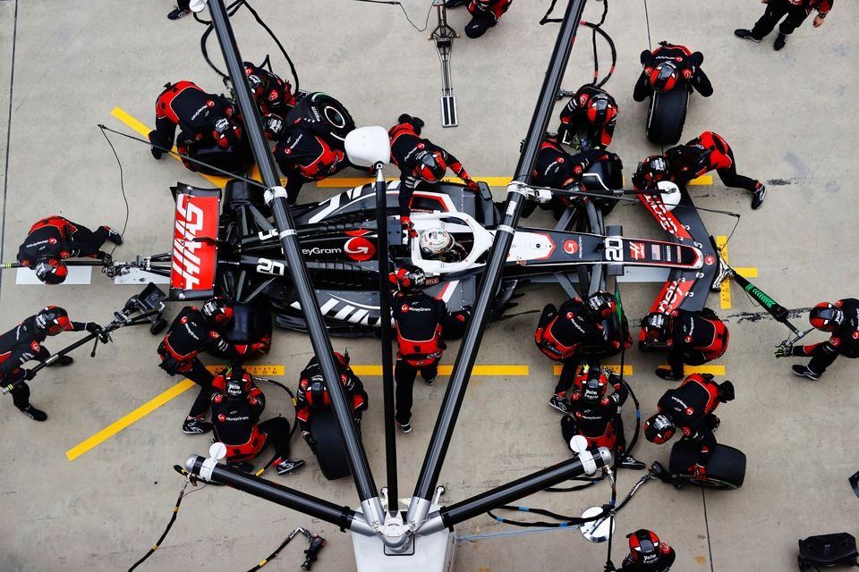 Kevin Magnussen, Haas VF-24, makes a pit stop