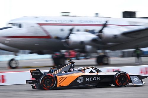 McLaren oficializa saída da F-E no fim da temporada 2024-25 para se concentrar no WEC