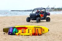 VIDEO: Checo P&eacute;rez y Verstappen vencen a Ricciardo y Tsunoda... &iexcl;en la playa!