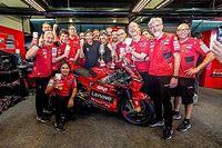 Valentino Rossi celebró con Ducati la victoria de Bagnaia