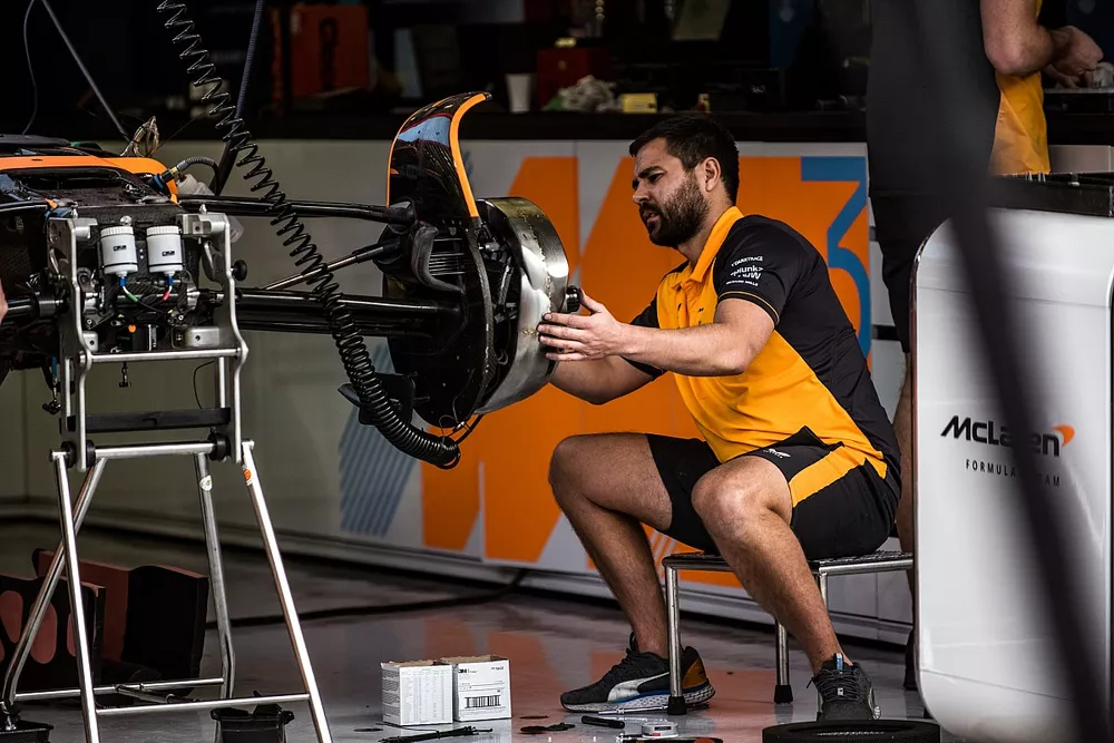 Detalle del freno del McLaren MCL36