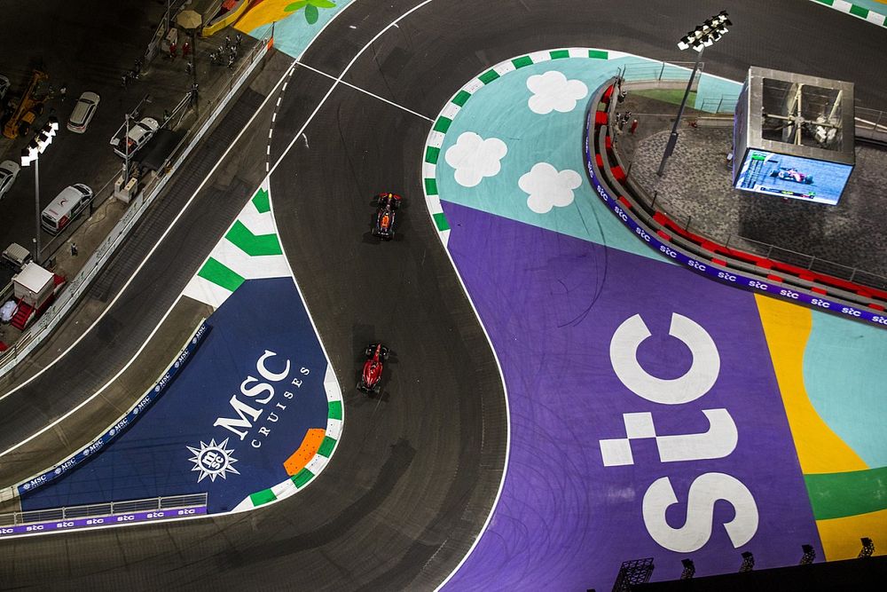 Max Verstappen, Red Bull Racing RB18, Charles Leclerc, Ferrari F1-75