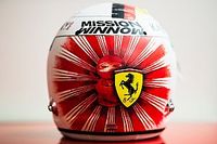 Fotos: Vettel a&ntilde;ade otro m&aacute;s a su colecci&oacute;n de cascos especiales en Jap&oacute;n