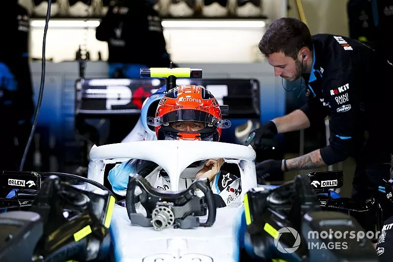 Robert Kubica, Williams FW42, in the garage