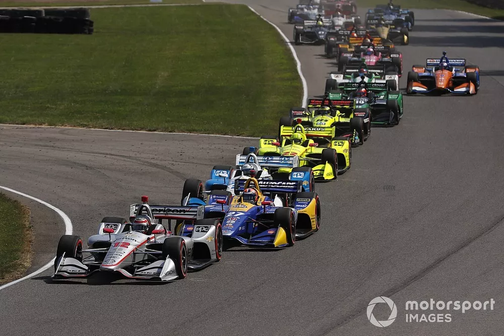 Will Power, Team Penske Chevrolet leads at the start
