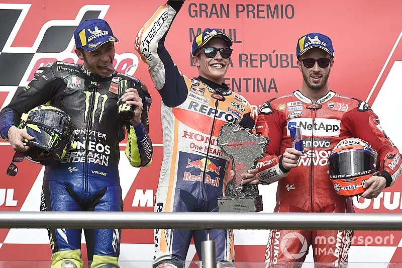 Podium : le vainqueur Marc Marquez, Repsol Honda Team, deuxi&egrave;me place Valentino Rossi, Yamaha Factory Racing, troisi&egrave;me place Andrea Dovizioso, Ducati Team