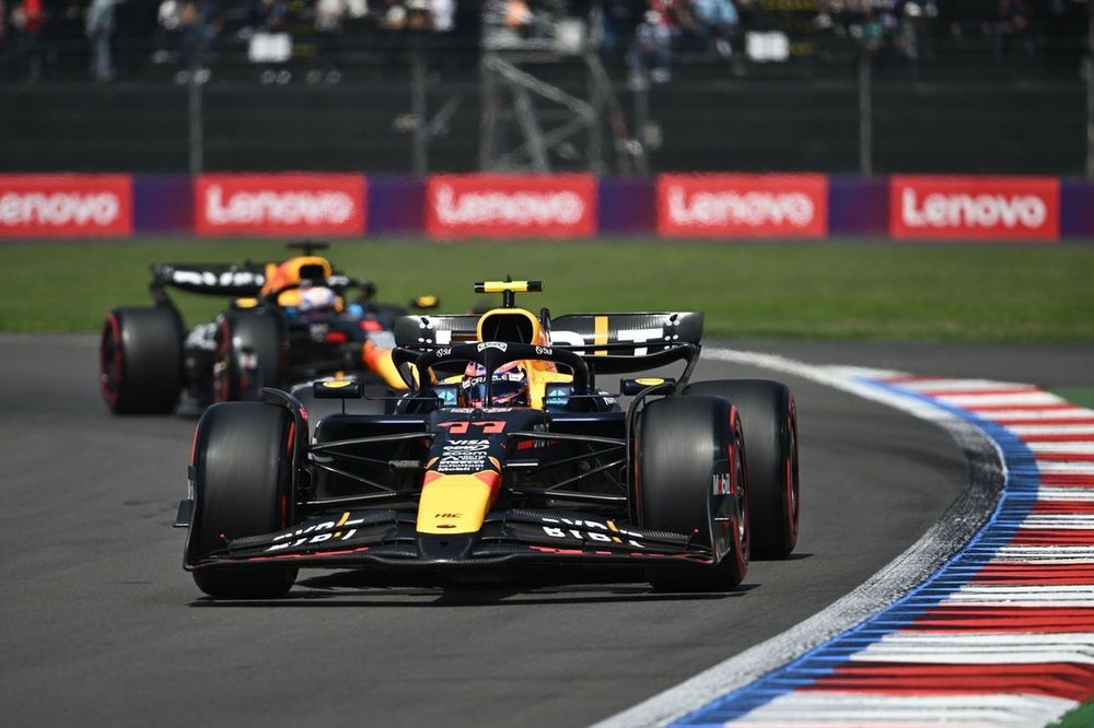 Sergio Perez, Red Bull Racing RB20, Max Verstappen, Red Bull Racing RB20