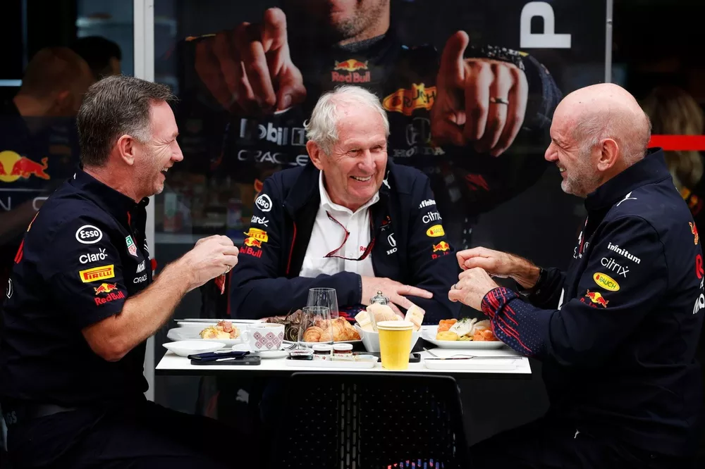 Christian Horner, Team Principal, Red Bull Racing, Helmut Marko, Consultant, Red Bull Racing, e Adrian Newey, Chief Technical Officer, Red Bull Racing 