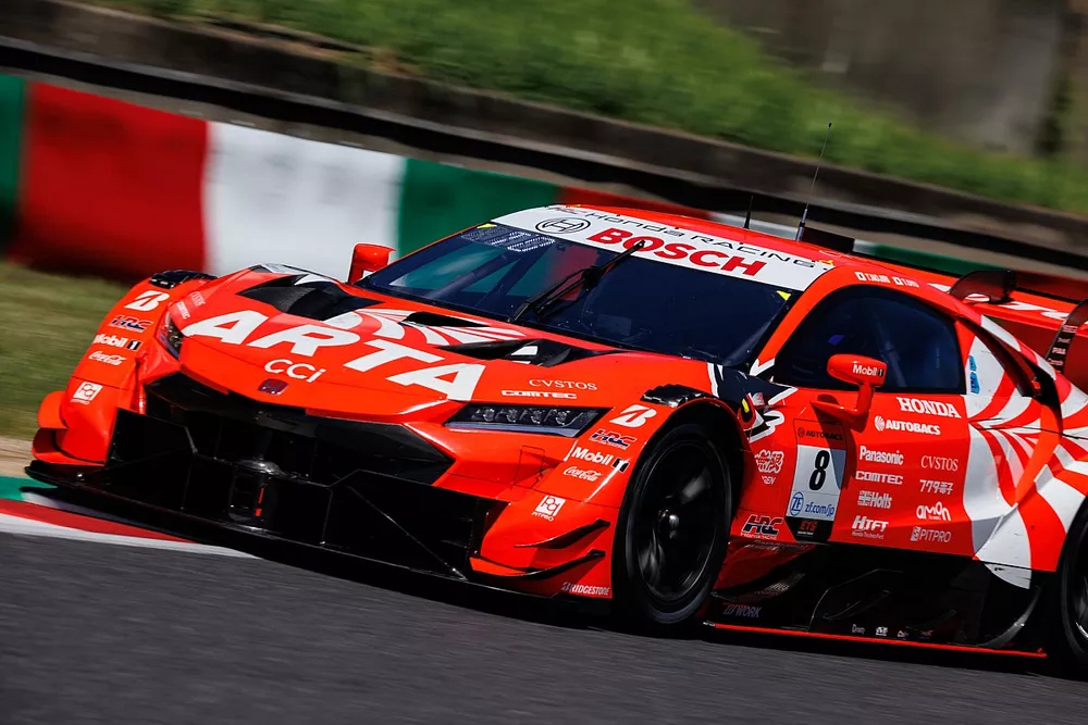 やっちゃいました……」初ポールを眼前にして痛恨のミス。8号車ARTA大湯