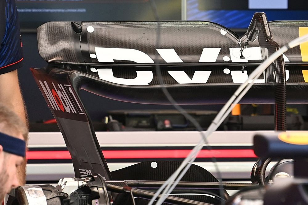 Red Bull Racing RB19 detalle del alerón trasero y del actuador del DRS