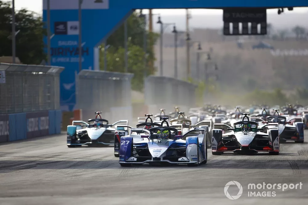 Alexander Sims, BMW I Andretti Motorsports, BMW iFE.20 Sébastien Buemi, Nissan e.Dams, Nissan IMO2, Lucas Di Grassi, Audi Sport ABT Schaeffler, Audi e-tron FE06 at the start