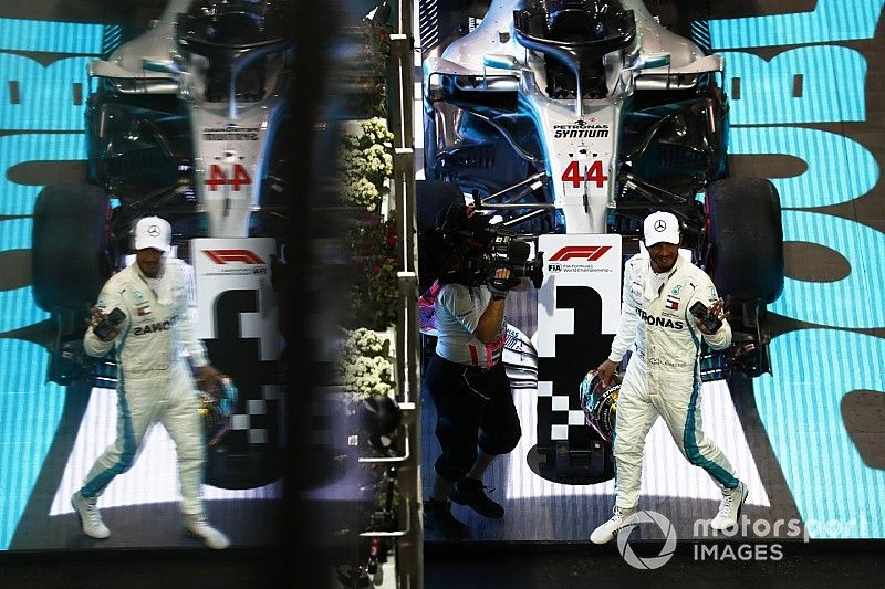 Lewis Hamilton, Mercedes AMG F1 W09 EQ Power+, celebra despu&eacute;s de ganar la carrera