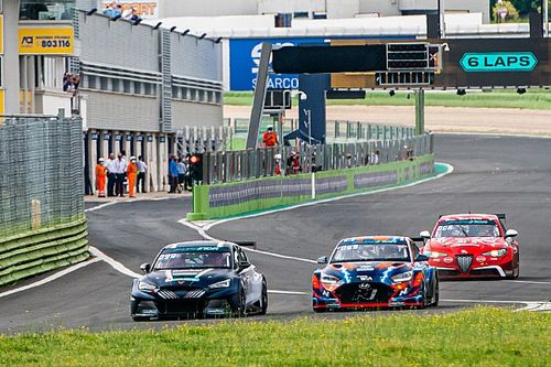 Azcona gana en Vallelunga con CUPRA y es el primer líder del certamen