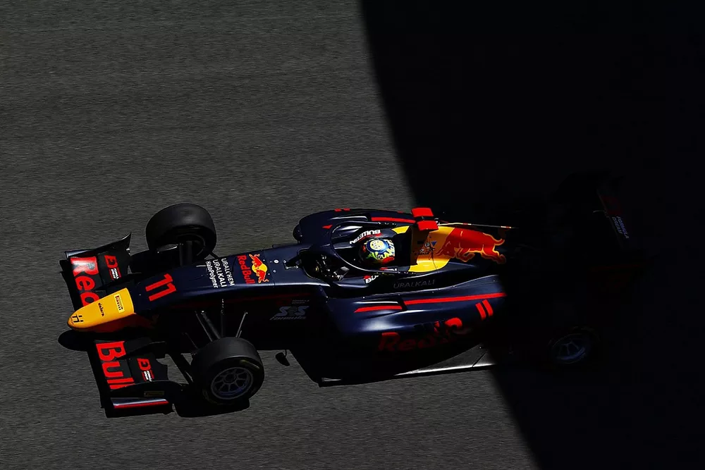 Ayumu Iwasa, Hitech Grand Prix