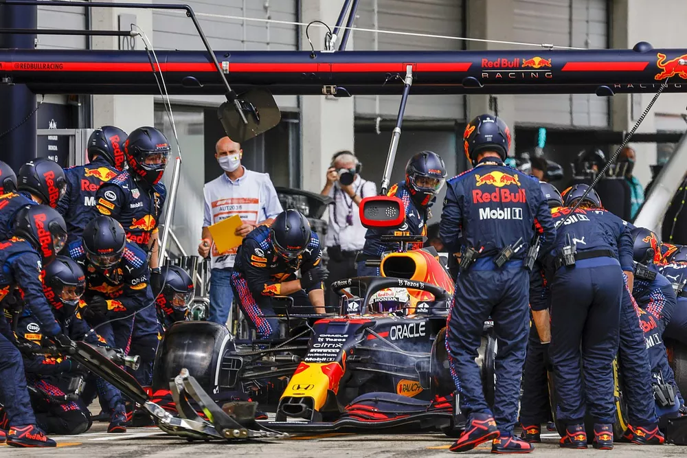 Max Verstappen, Red Bull Racing RB16B, in the pits
