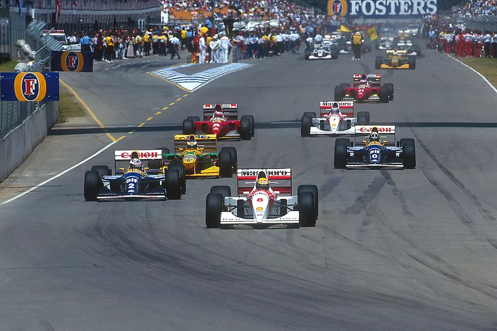 Ayrton Senna, McLaren lidera a Alain Prost, Williams; Michael Schumacher, Benetton; Damon Hill, Will
