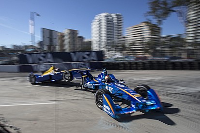 Frijns kreeg Buemi op bezoek: “Hij reed zo over mij heen!”