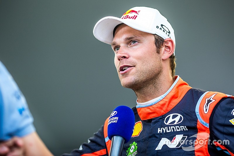 ES1 - Mikkelsen meilleur temps, tête-à-queue pour Ogier