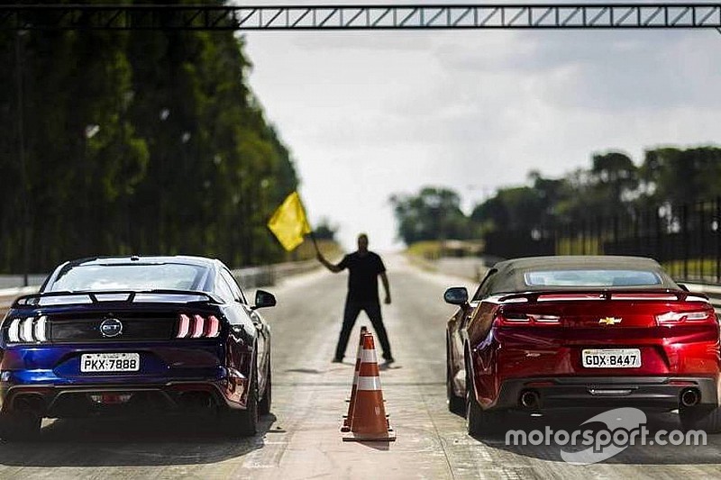 Resultado de imagem para Comparativo Ford Mustang GT x Chevrolet Camaro SS - Por 0,3 segundo!