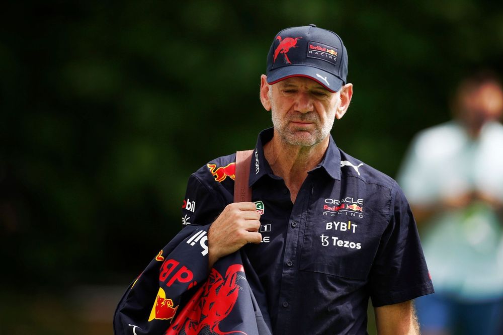 Adrian Newey, Director de Tecnología de Red Bull Racing, llega a la pista