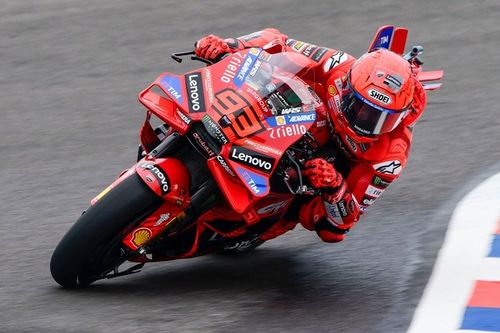 Márquez domina el viernes del MotoGP en Termas y Bagnaia se cae