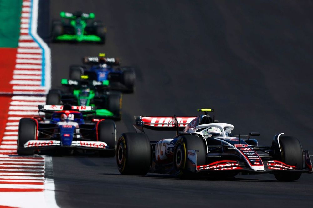 Nico Hulkenberg, Haas VF-24, Liam Lawson, RB F1 Team VCARB 01, Zhou Guanyu, Stake F1 Team KICK Sauber C44